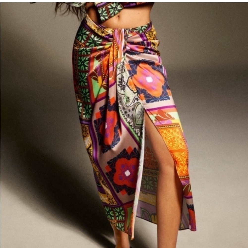 ZARA MULTICOLORED PRINTED, KNOTTED, SLIT MIDI SKIRT SIZE M. NWOT